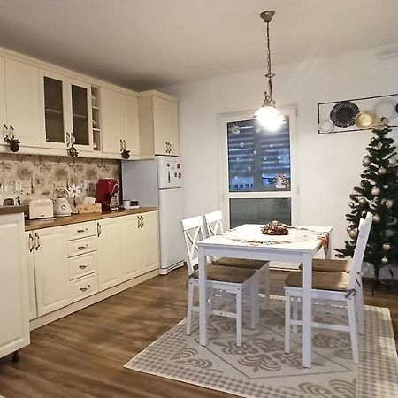 Apartament Atena Petrozsény Kültér fotó